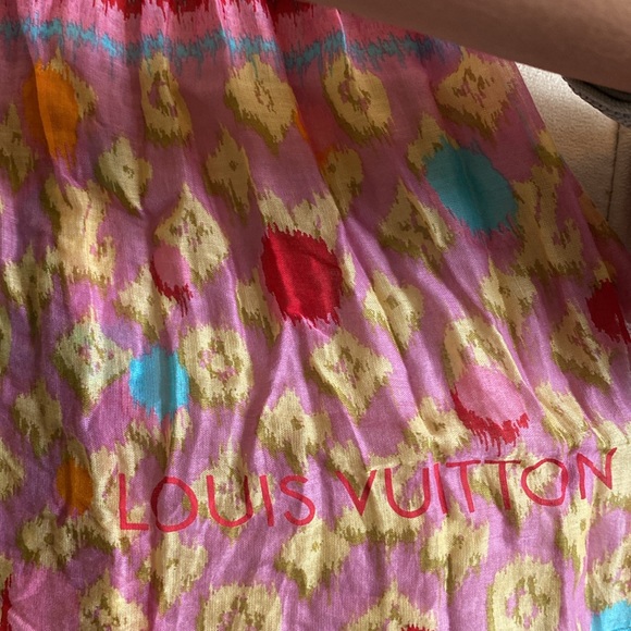 LV multicolored pink monogram cotton scarf L 56” x 30W in brand new condition - Picture 3 of 7